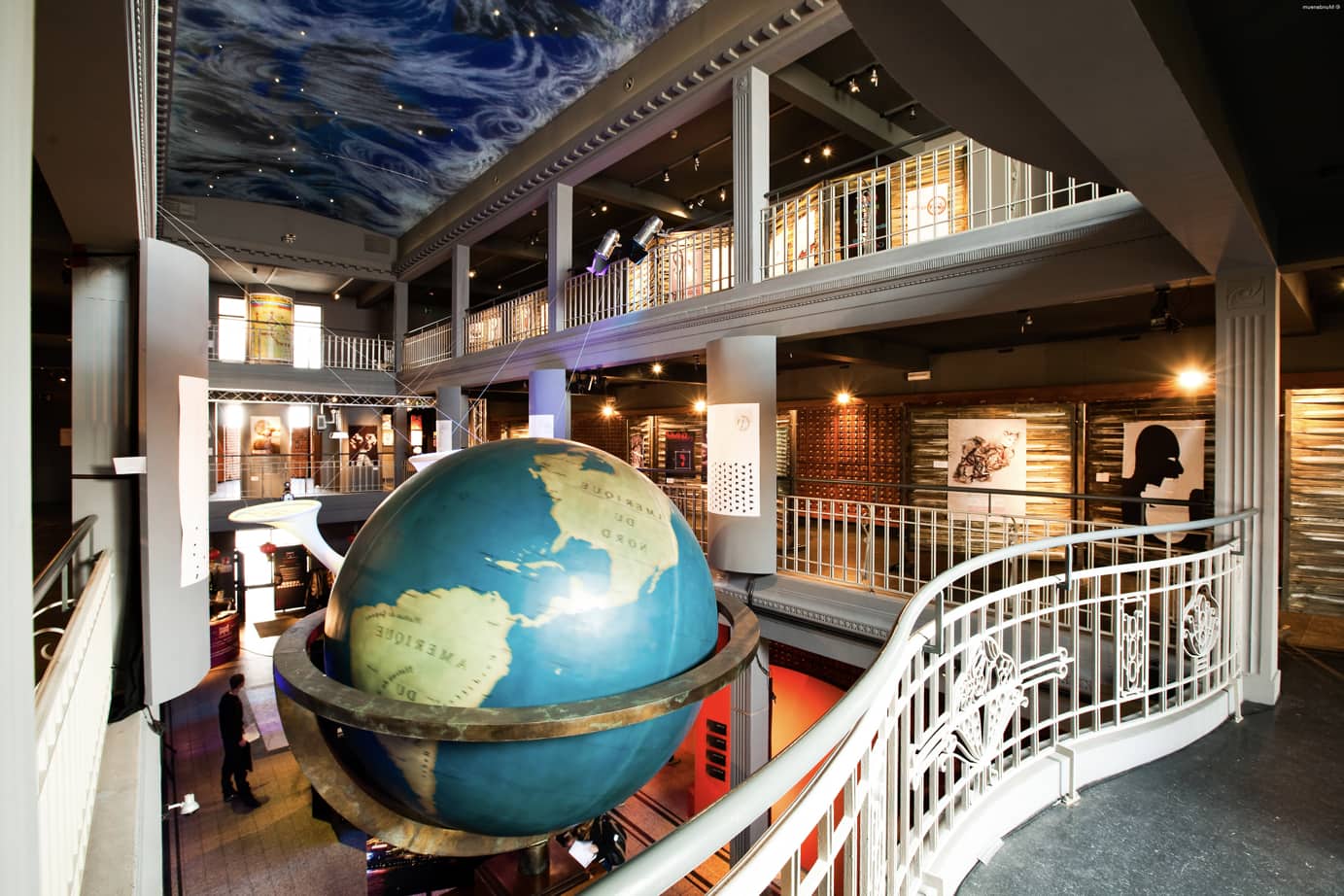 Vue intérieur du Mundaneum et de son globe