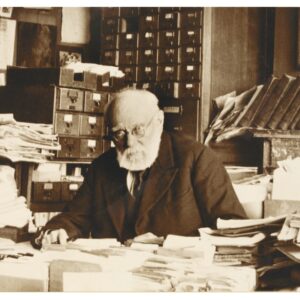 Carte postale - Paul Otlet à son bureau